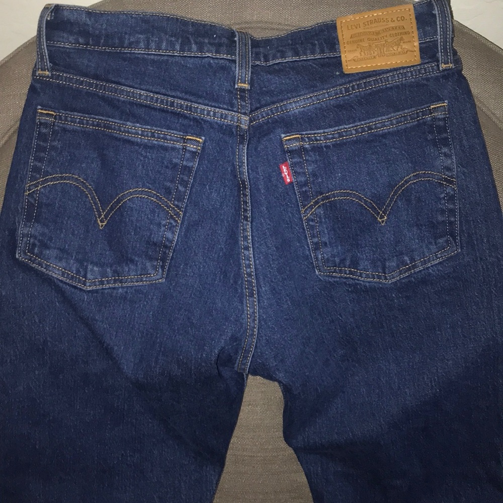 Levi’s wedgie straight size 28 jeans